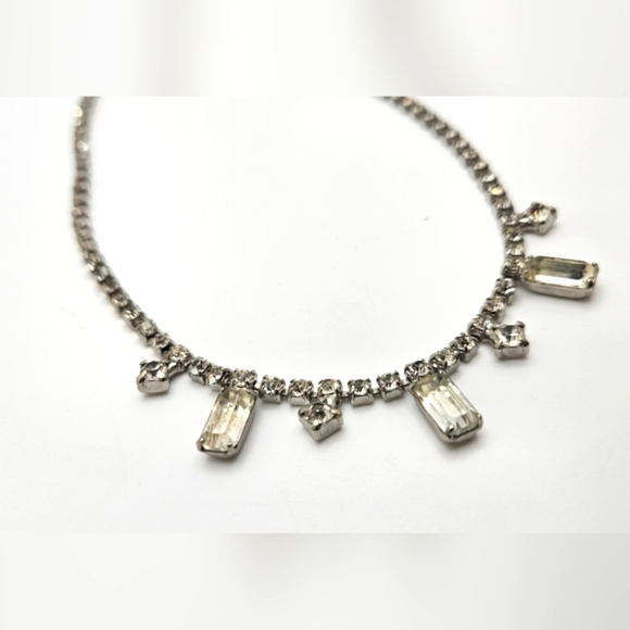 🟢3/$19🟢 Vintage Rhinestone Choker Necklace Silver Tone Emerald Round - Picture 3 of 4